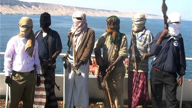 سلاح های مسلح کنترل کشتی در خلیج عمان را به دست می گیرند