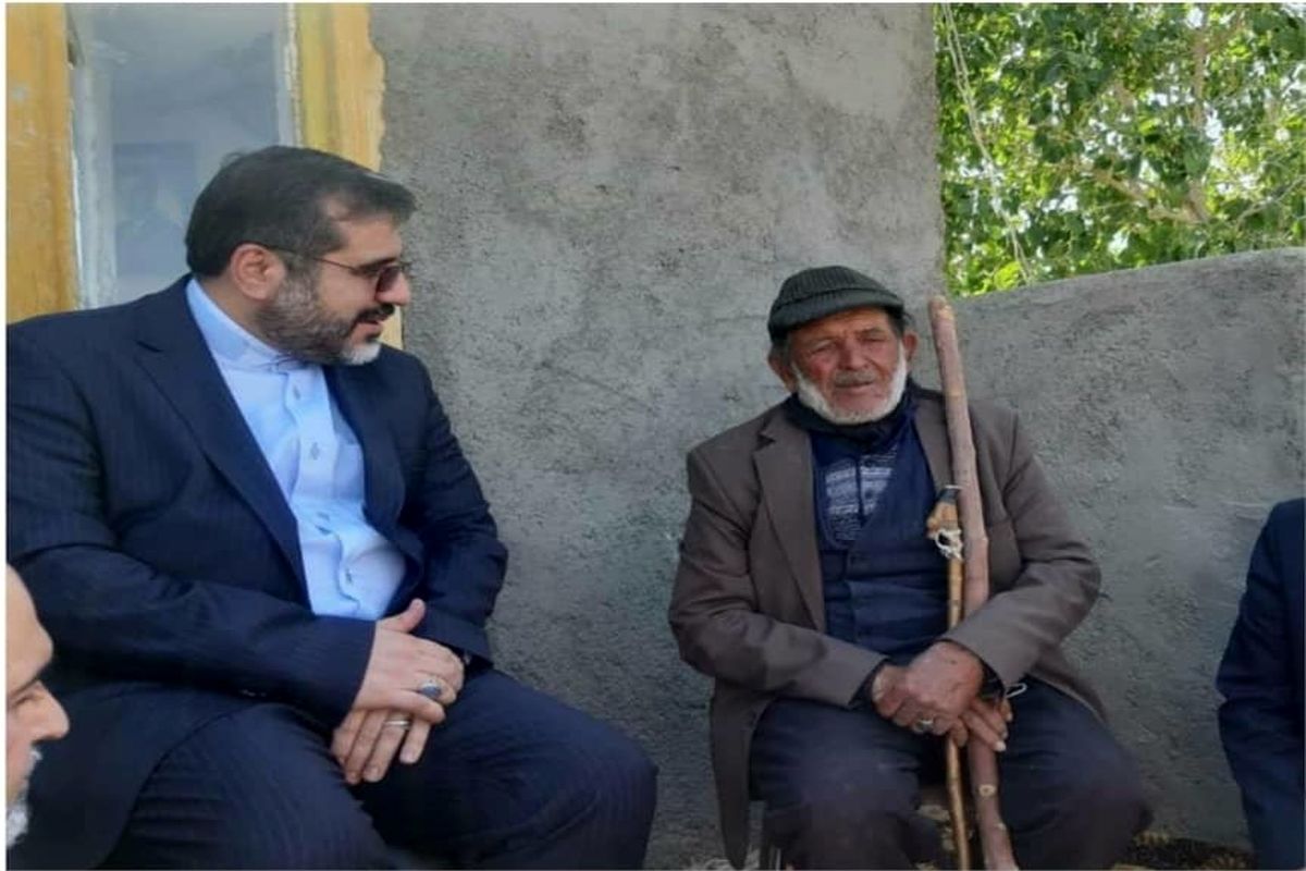 وزیر رهنگ به اررمرد خود موخته آواز ایرانی رفت