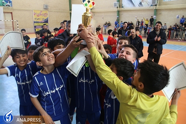 قهرمانی تیم فوتسال مدرسه ابتدایی نیمه‌شعبان در جشنواره بزرگ دانش‌آموزی جام فجر