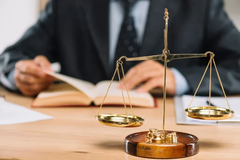 چگونه بهترین وکیل در همدان را پیدا کنیم؟