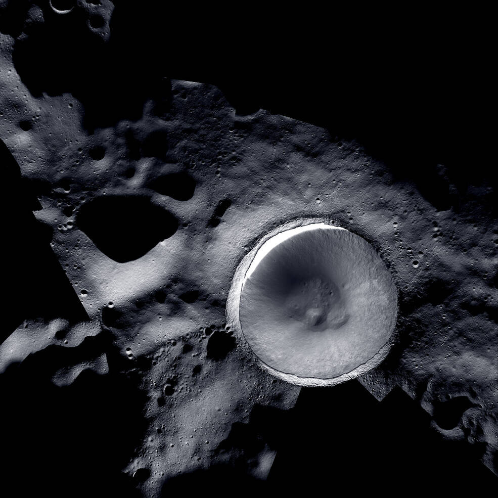 قدرت باورنکردنی دوربین ناسا در نمایش جزئیات نیمه تاریک ماه/ عکس