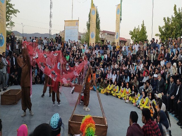 شانزدهمین جشنواره بین‌المللی تئاتر خیابانی مریوان آغاز به کار کرد - خبرگزاری مهر | اخبار ایران و جهان
