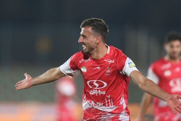 هافبک مازاد پرسپولیس در فکر لژیونر شدن!