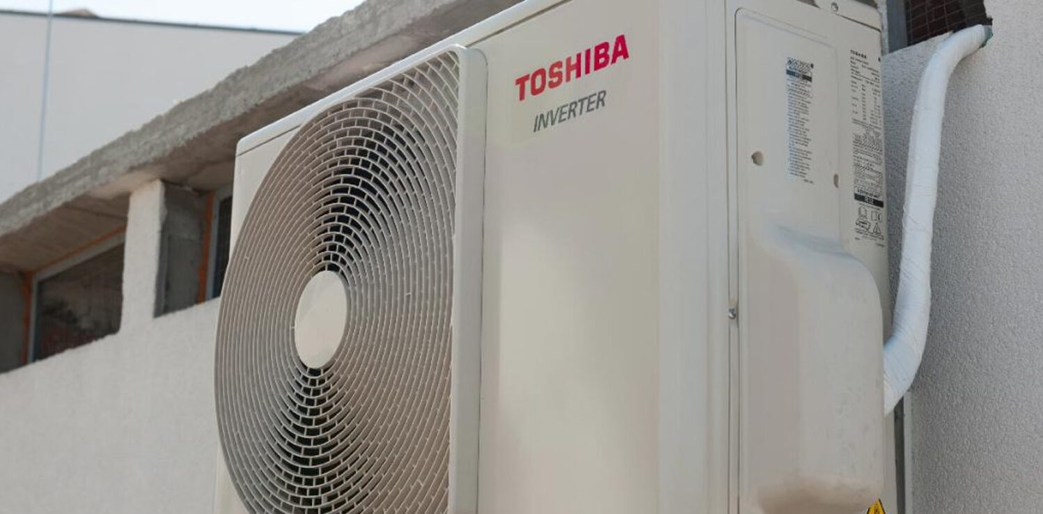 بررسی دوام و طول عمر کولر گازی‌های توشیبا در شرایط سخت اقلیمی